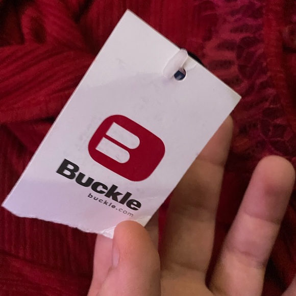 BRAND NEW WITH TAGS!! RED BUCKLE LONG SLEEVE OPEN BACK SHIRT - Picture 4 of 4